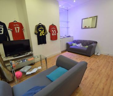 3 bedroom House in Harold Grove, Leeds - Photo 1