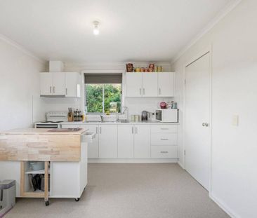 Light-Filled Home in the Heart of Clarendon Vale - Photo 5