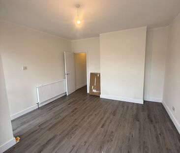 3 Bed Detached House, Malmesbury Road, SO15 - Photo 4