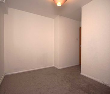 2 bed First Floor Maisonette for rent - Photo 3