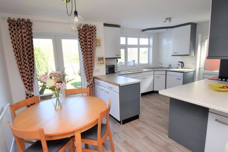 2 bedroom semi-detached house to rent - Photo 2