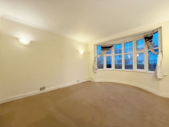 TW3, Hounslow - Photo 1