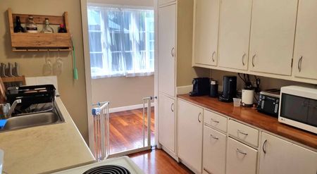 Peaceful and convenient - short term lease only - Photo 2