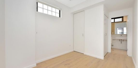 SPACIOUS ONE BEDROOM UNIT IN THE HEART OF MAROUBRA! AVAILABLE NOW! - Photo 2