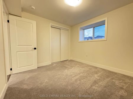 30 Julie Crescent #LOWER - Photo 4