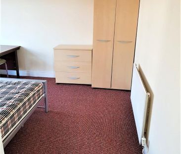 4 bedroom semi-detached house to rent - Photo 5