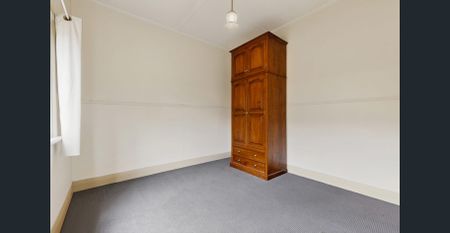 This stunning four bedroom home is conveniently situated in Balwyn's finest Narrak Road. - Photo 4