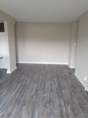 One Bedroom Apartment - Photo 2