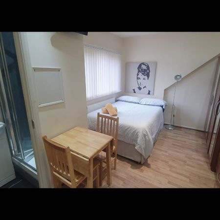 Studio Flat, Ash Grove, NW2 - Photo 4