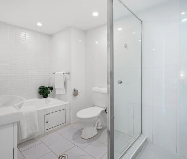 Modern One-Bedroom Apartment with Resort-Style Facilities - Photo 3