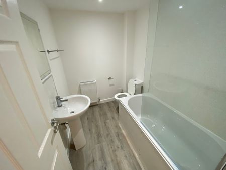 1 Bed Student Accommodation - Photo 5