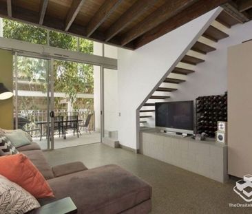 Space and Style in the W4 Woolstore - Photo 2