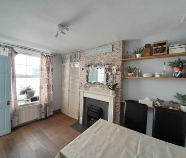 2 bedroom semi-detached house to rent - Photo 4