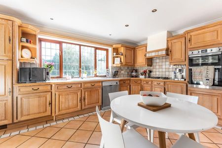 5 bedroom detached house to rent - Photo 3