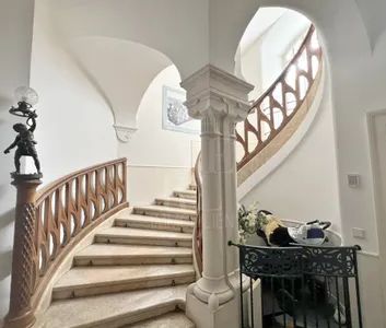 komplett sanierte Wohnung in wunderschöner Cottage Villa; Bus direkt zum Lycee Francais - Photo 3