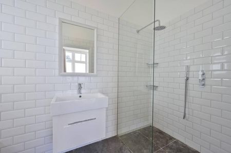 3 bedroom flat to rent - Photo 5