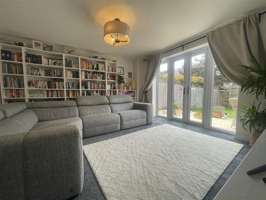 4 bedroom detached house to rent - Photo 1