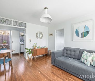 THORNBURY LIVING DELIVERS WITH THIS GEM - Photo 2