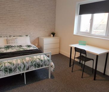 Esher Road, Liverpool. - Photo 6