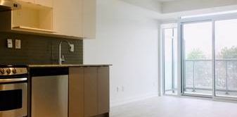 YORKDDALE I: 2 BEDS CONDO W/ PARKING & LOCKER INCL. -NORTH YORK - Photo 2