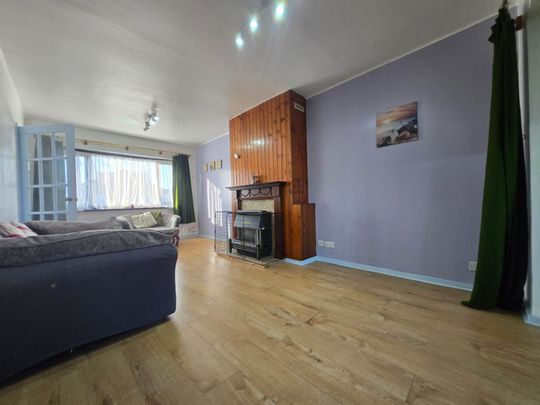 Price £2,100 pcm - Available Now - Part Furnished - Photo 1