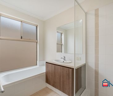 KELMSCOTT - 3x2 - QUIET SECURE COMPLEX - Photo 3