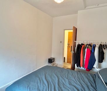 1 bedroom Spacious One Bedroom Flat to rent - Photo 4