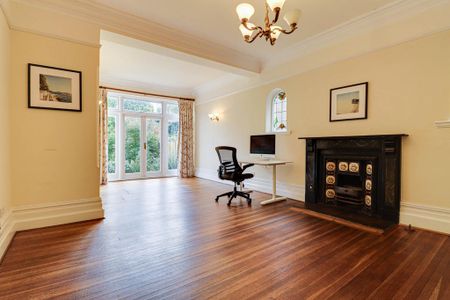 6 bedroom detached house to rent - Photo 5