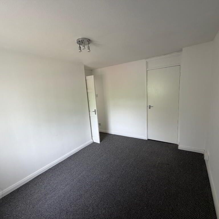 12 Tulleevin Drive, Rathfern, Newtownabbey, BT36 6BN - Photo 1