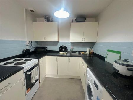 2 bedroom apartment to rent - Photo 4