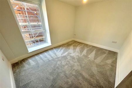 Clarendon Apartments, Canal Walk, Southampton, SO14 - Photo 2