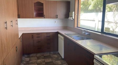 2 bedroom in Gladstone - Photo 3