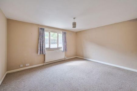 4 bedroom detached house to rent - Photo 2