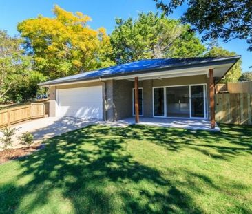 Private Family Home on a fully fenced block - Photo 3