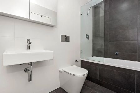 Stylish 2 Bedroom Unit in Excellent Location! - Photo 5