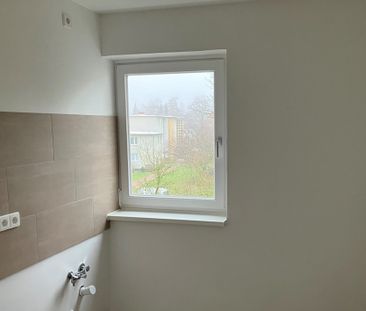 Ihr neues und modernes Zuhause mit sonniger Loggia und Blick ins Grüne - Photo 4