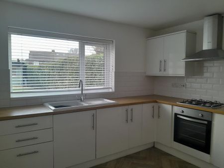 3 bedroom semi-detached house to rent - Photo 2