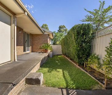 Freshly Painted Two-Bedroom Villa With Garden Maintenance Included - Photo 4