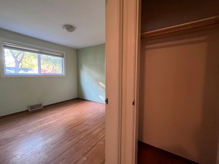 Charming 3 Bedroom Character Home In Strathearn - Photo 3