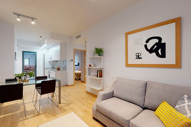 Alquiler de piso en Moncloa de 2 habitaciones ¡A estrenar y para entrar a vivir! - Photo 1