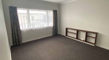 LOCATION IS EXCELLENT !! - Photo 4