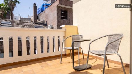 2-bedroom apartment for rent in Cuatro Caminos, perfect for professionals, couples, and students. - Foto 2