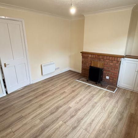 2 bedroom terraced house to rent - Photo 1