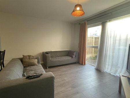 3 bedroom end of terrace house to rent - Photo 2