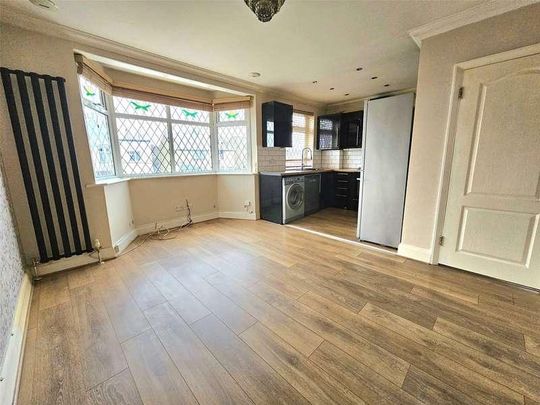 Dagenham Road, Romford, RM7 - Photo 1