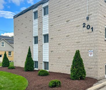 Erb Court Apartments - ALL INCLUSIVE - Photo 1