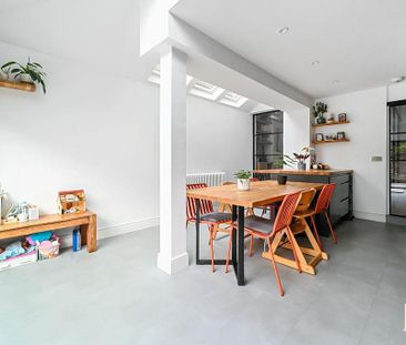 3 bedroom terraced house to rent - Photo 3