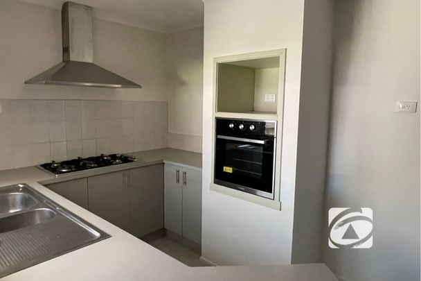 FAMILY LIVING IN LANGWARRIN PARK ESTATE - Photo 1