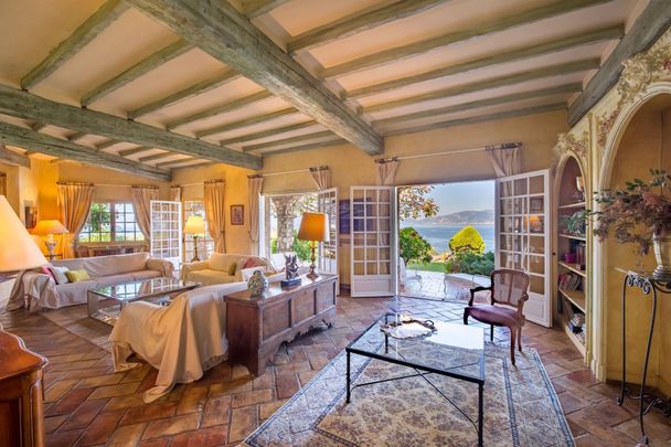 Rental Villa Ajaccio 7 Rooms 250 m² - Photo 1