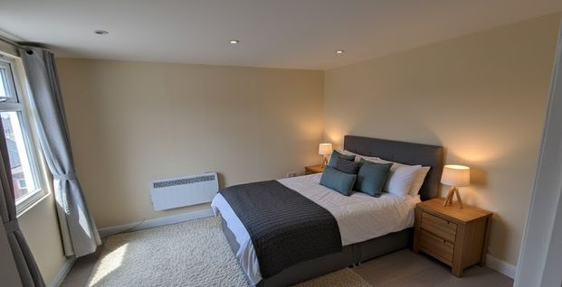 2 Bed Flat, Tooting High Street, SW17 - Photo 1